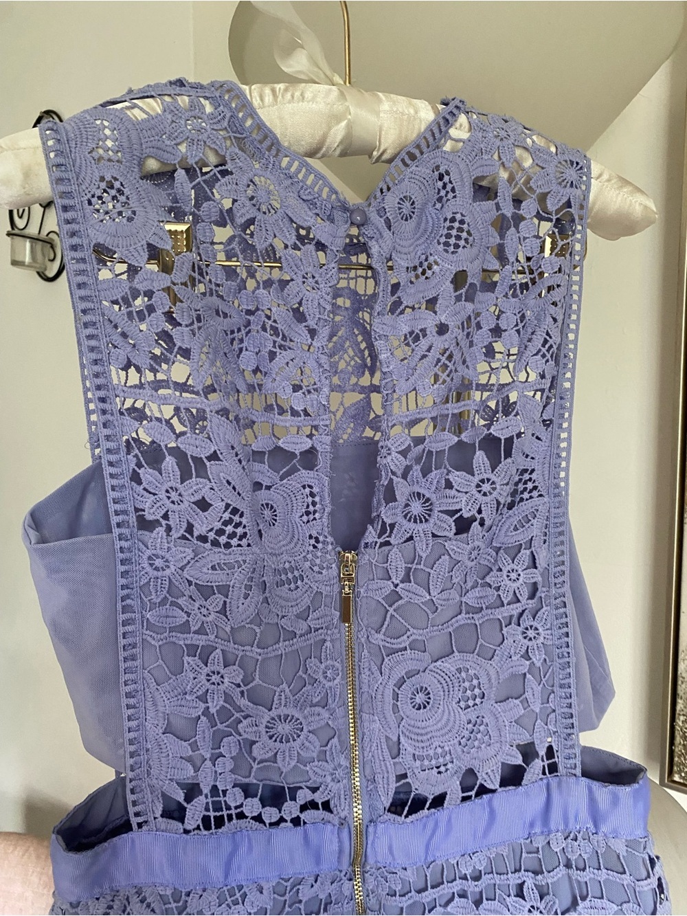 ROMEO & JULIET COUTURE LILAC LACE DRESS - Picture 9 of 13